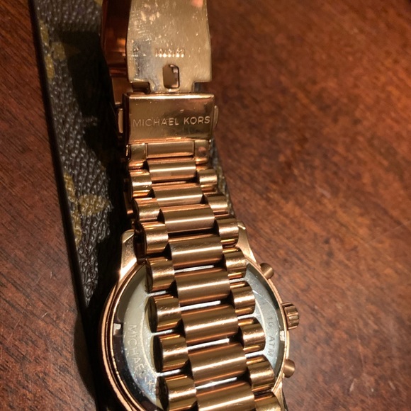 Michael Kors Chronograph Watch - Picture 5 of 7